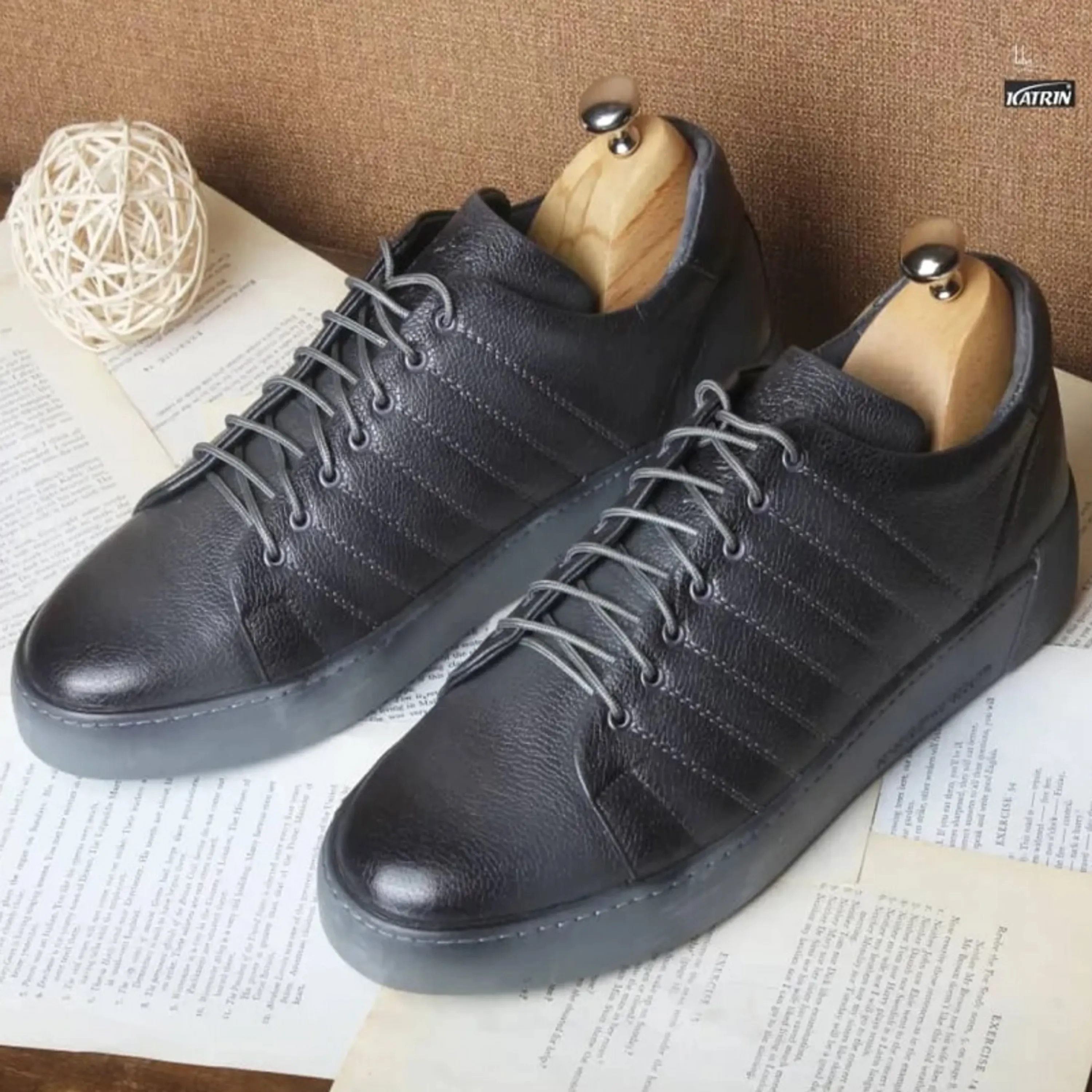 کفش اسپورت چرم مردانه 111 کفش اسپورت چرم مردانه 111